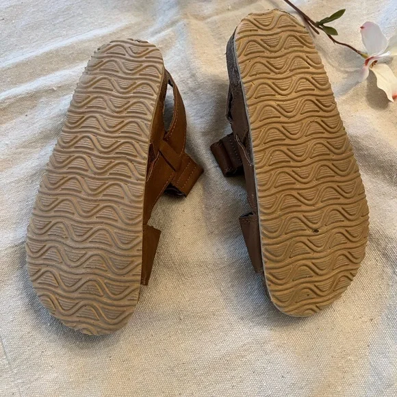 Children’s Place Sandals Kids Size 2 - Picture 2 of 5